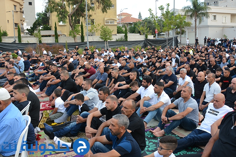 اهالي جلجولية يؤدون صلاة عيد الاضحى في ساحة مسجد الروضة 
